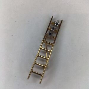 Vintage Mary Kay Ladder 3 Star Sapphire Gold Tone Brooch Pin